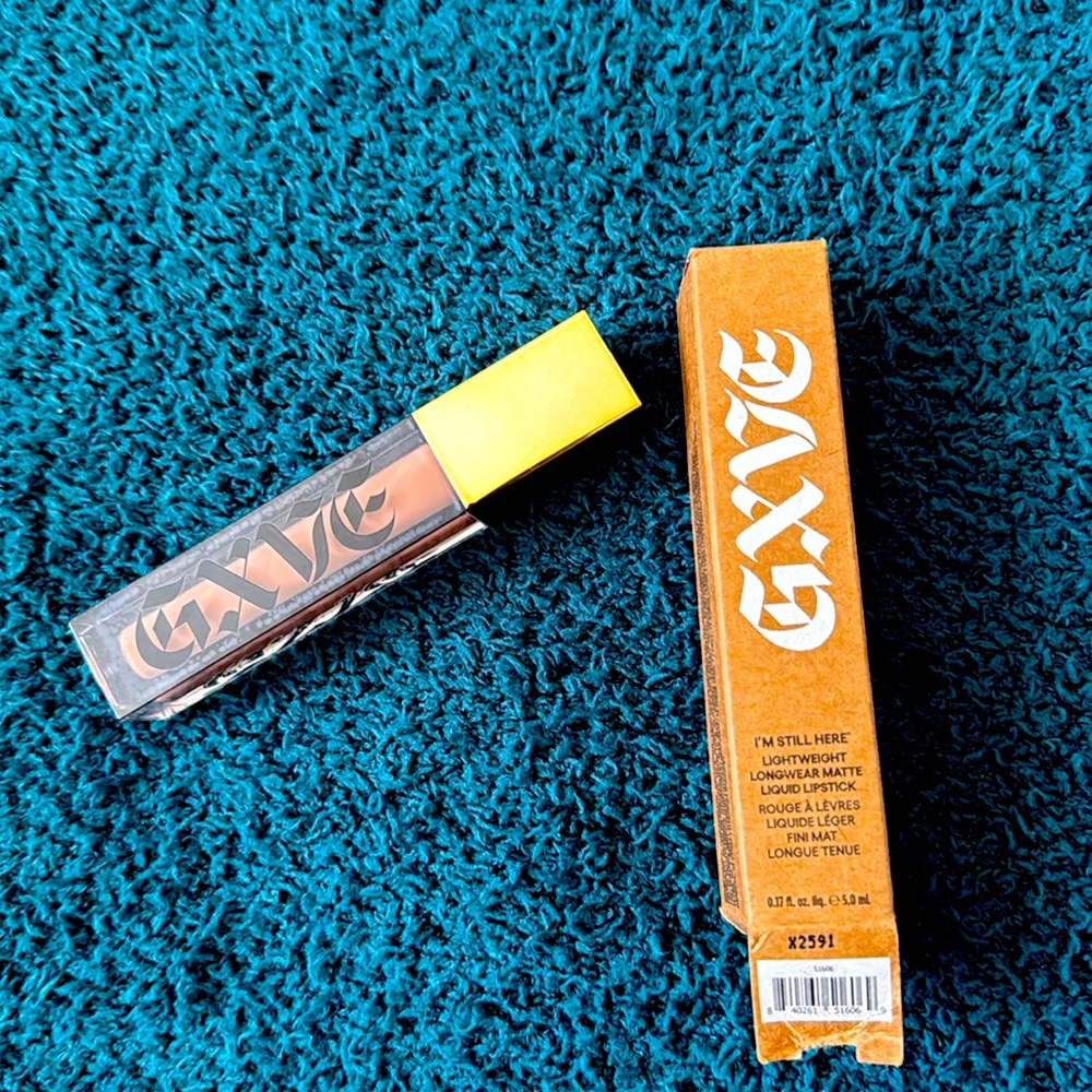 Gx by Gwen Stefani  im still here lightweight long wear mat, liquid, shade camo